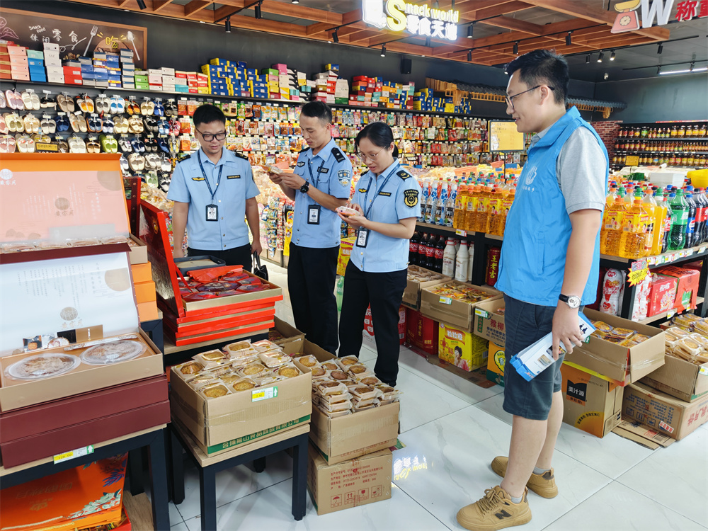 護(hù)航中秋食品安全，市場(chǎng)監(jiān)管所在行動(dòng)——筑牢食品銷(xiāo)售防線(xiàn)，守護(hù)萬(wàn)家團(tuán)圓味